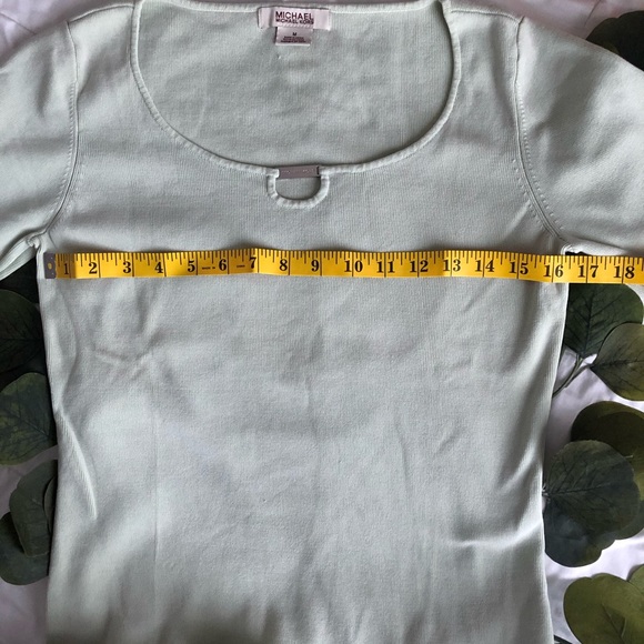 Michael Kors 3/4 Sleeve top with Keyhole - Picture 4 of 5